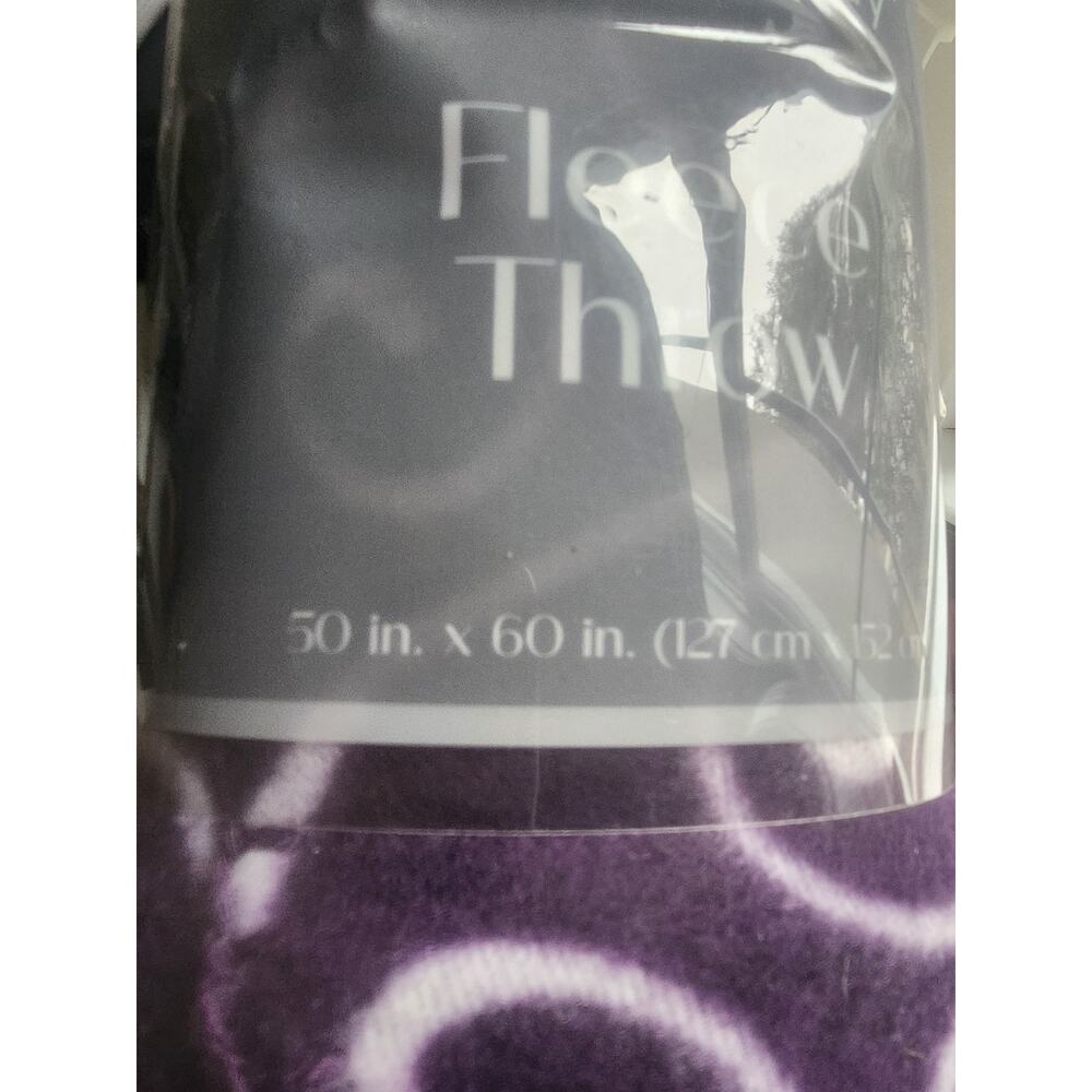 New fleece throw - Picture 2 of 2